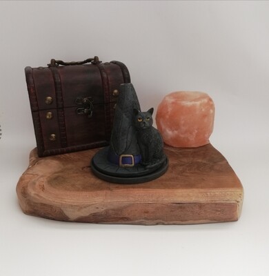 Witch&#39;s hat with cat incense cone burner