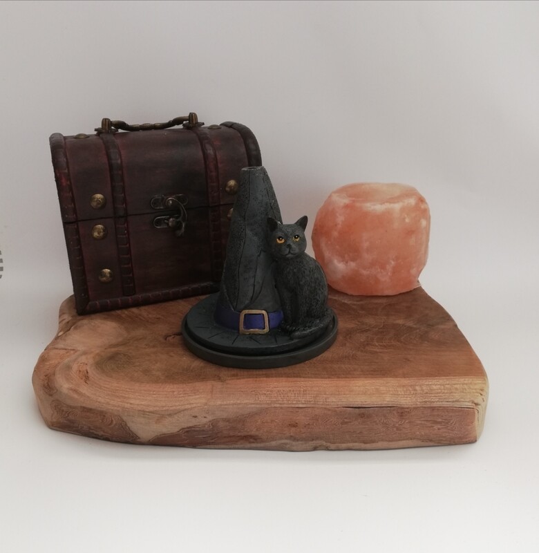 Witch&#39;s hat with cat incense cone burner