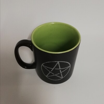 Koffie mok zwart met pentagram afbeelding