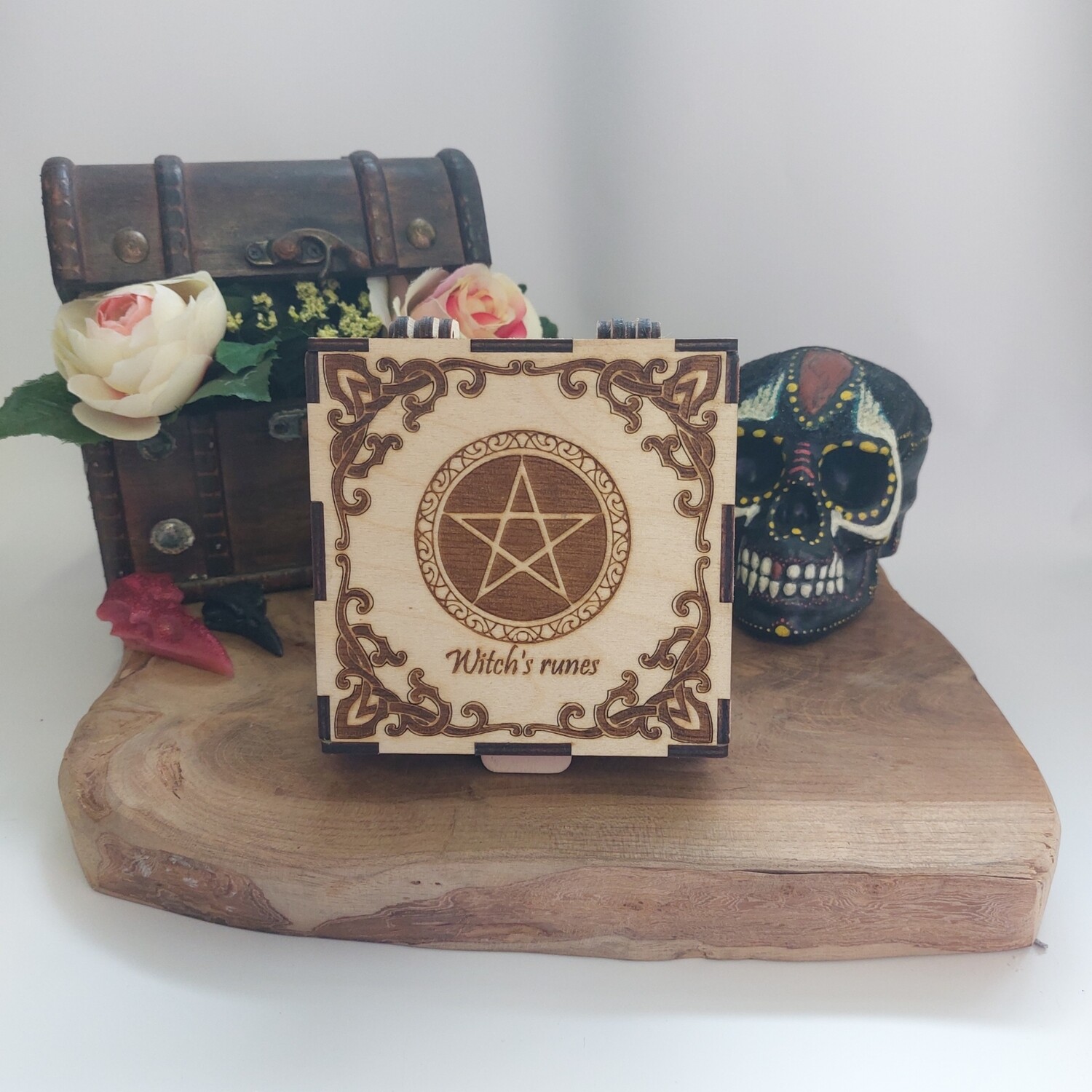 Witch&#39;s Runes box / doosje