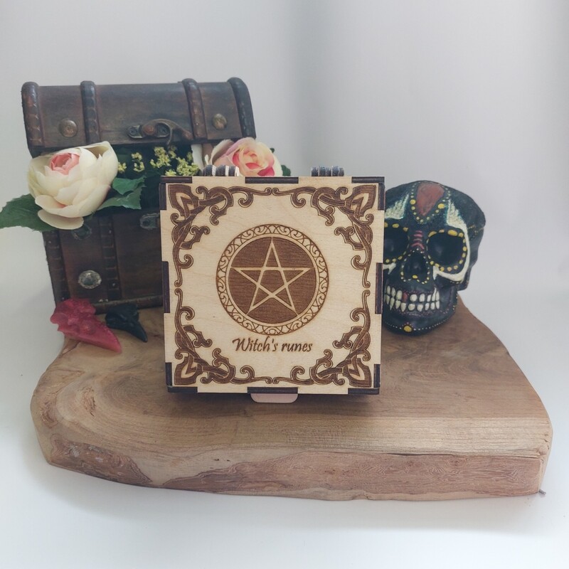 Witch&#39;s Runes box / doosje