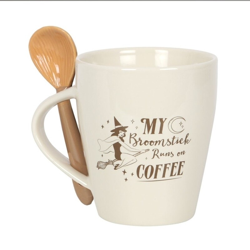 My broomstick runs on coffee kopje met lepel