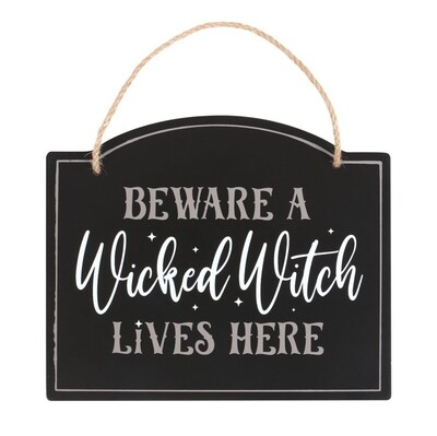 Beware a wicked witch lives here hang bord