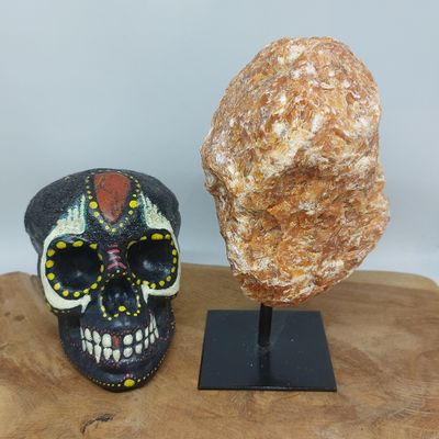 Oranje calciet ruw op standaard