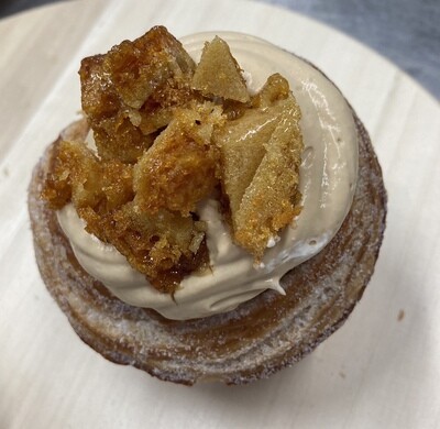 Winter Sourdough Cruffins - (Single Flavour box of 4 Honeycomb Crunch) Winter Sourdough Cruffins - (Single Flavour box of 4 Honeycomb Crunch)