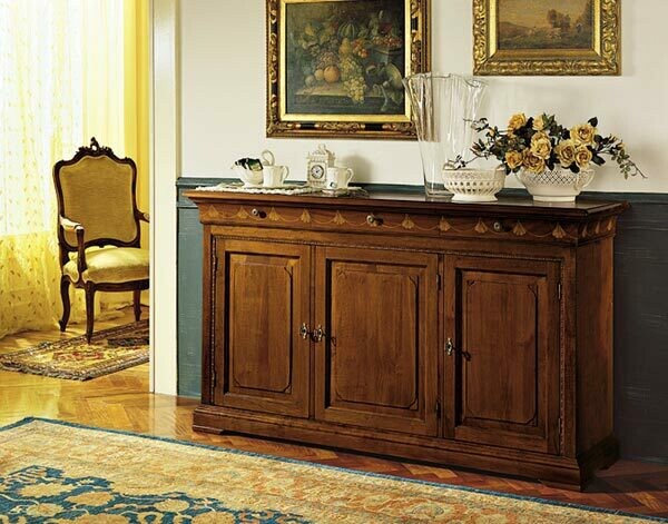 Credenza in noce a tre porte