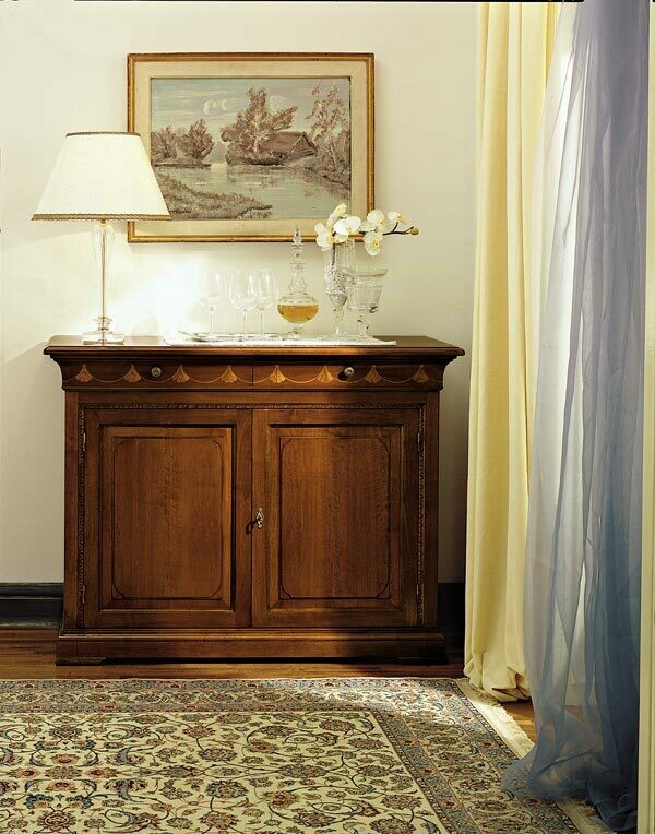 Credenza in noce con due porte