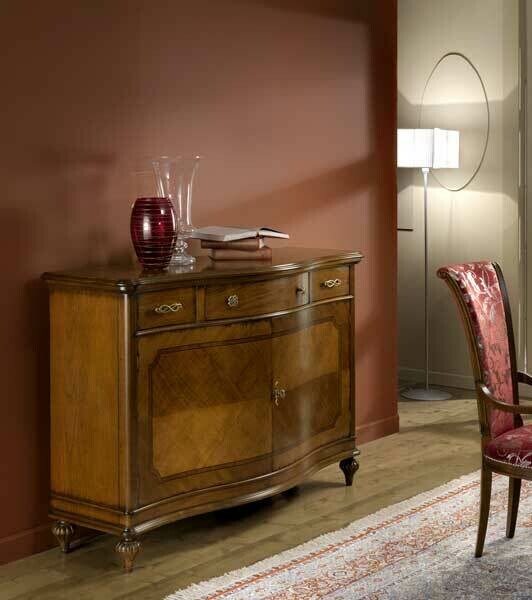 Credenza in noce con porte intarsiata