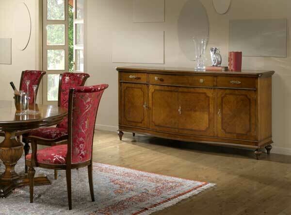 Credenza in noce a quattro porte intarsiata