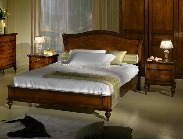 Letto matrimoniale sagomato con testiera