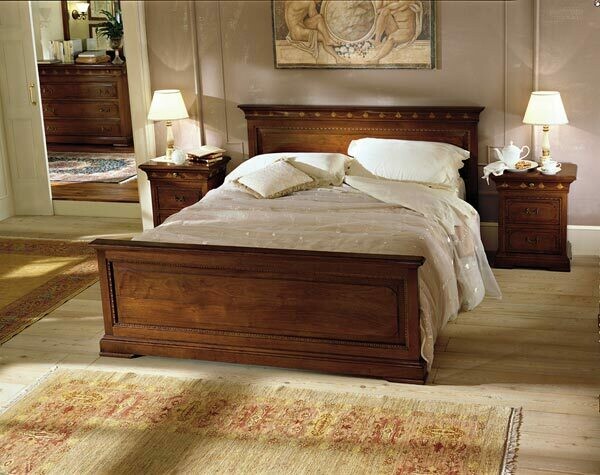 Letto matrimoniale intarsiato in noce