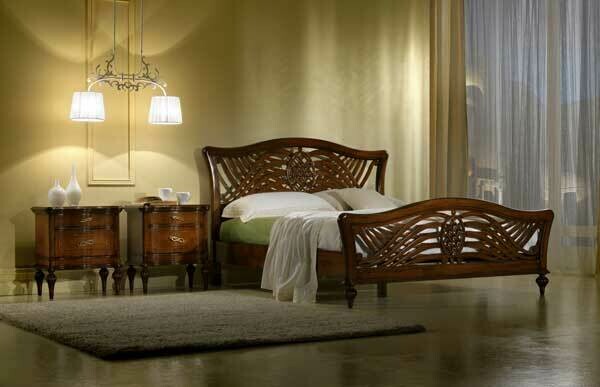 Letto matrimoniale con testiera e pediera