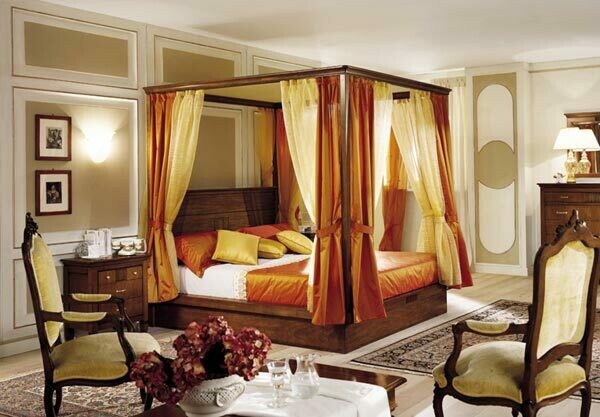 Letto matrimoniale a baldacchino