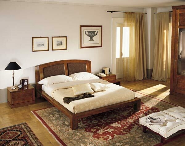 Letto matrimoniale sagomato, bombato ed inserti in pelle