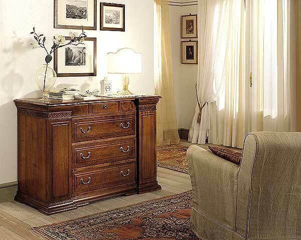 Comò con cinque cassetti, ribalta e due porte in noce