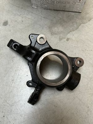 FUSEE RECHTS VOOR NISSAN NV400