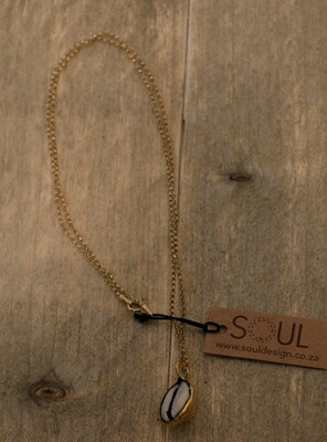 Soul Design : Cowrie shell necklace, plain medium chain