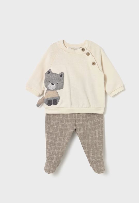 2586 Pants and sweater