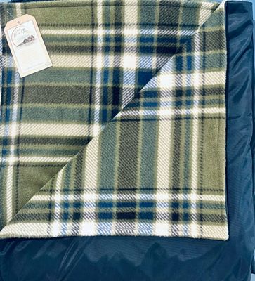 Maine River Otter Blankets Family Size