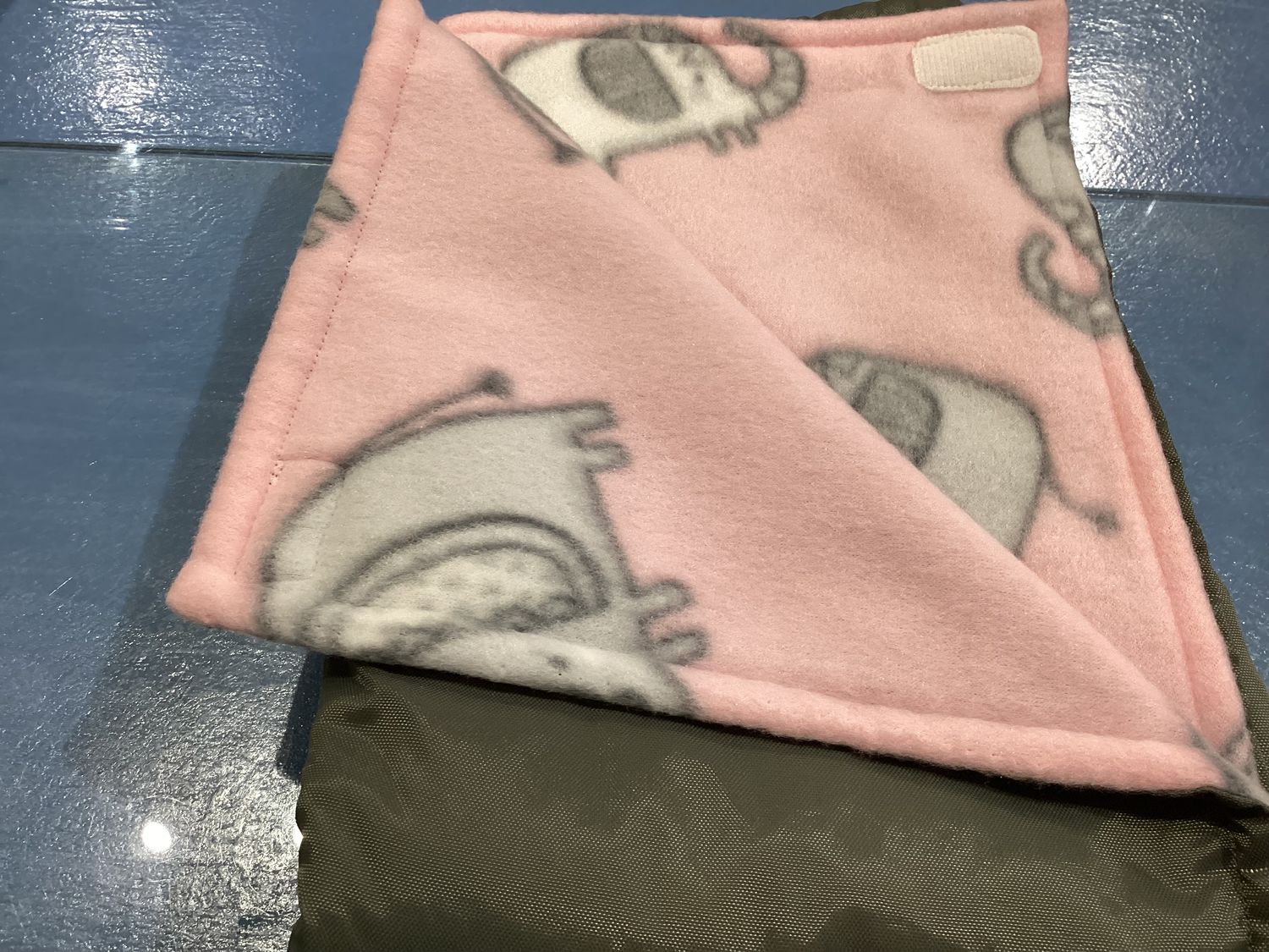 MROB Grey/Grey elephants on pink
