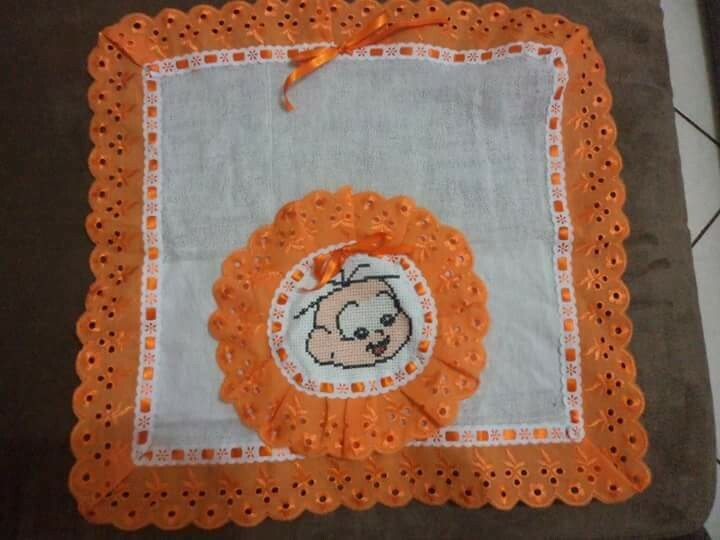 Fralda Bordada para Bebê (35 x 35 cm)