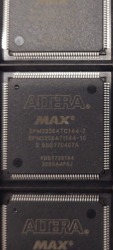 ALTERA EPM3256ATC-144-7