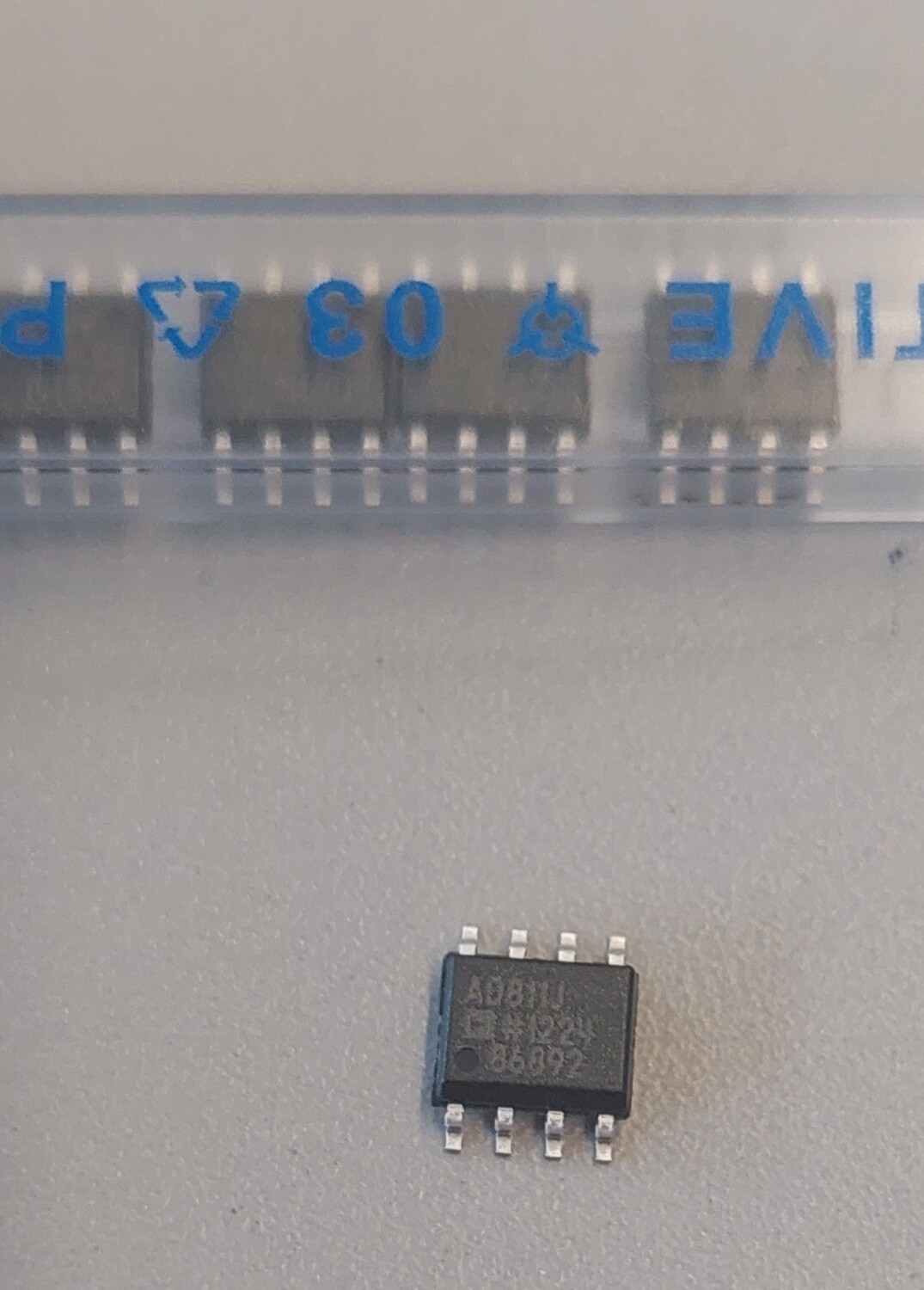 IC-SMD AD811JR