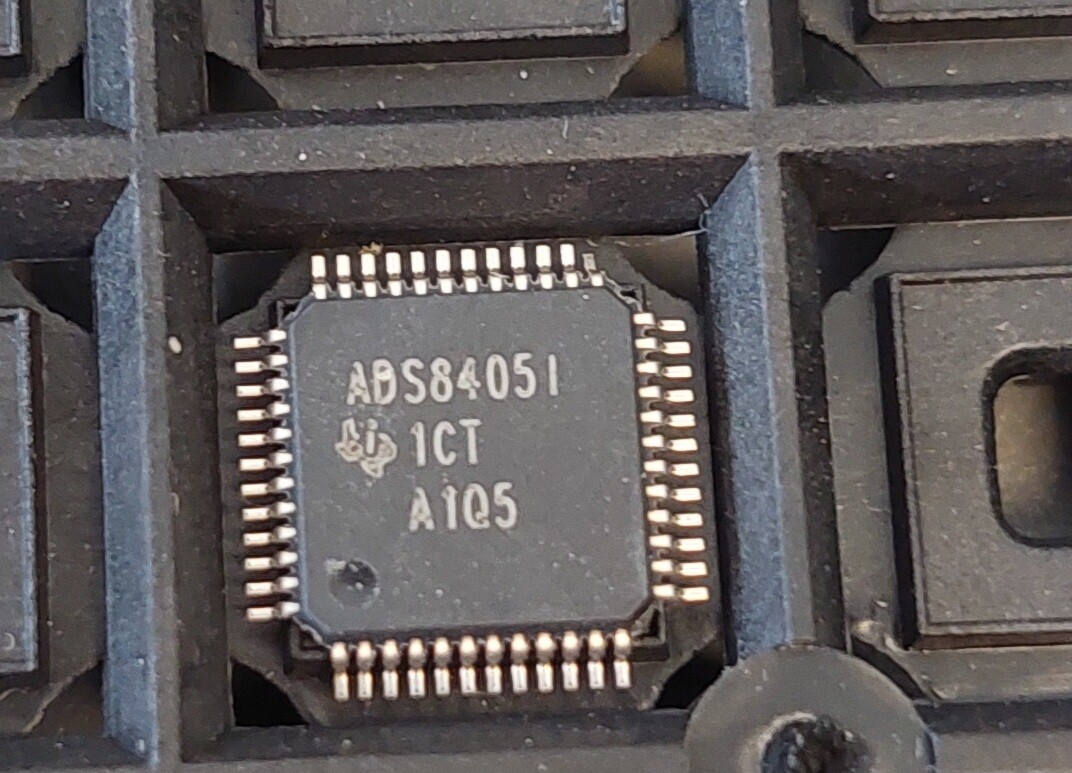 IC SMD ADS8405IPFBTG4