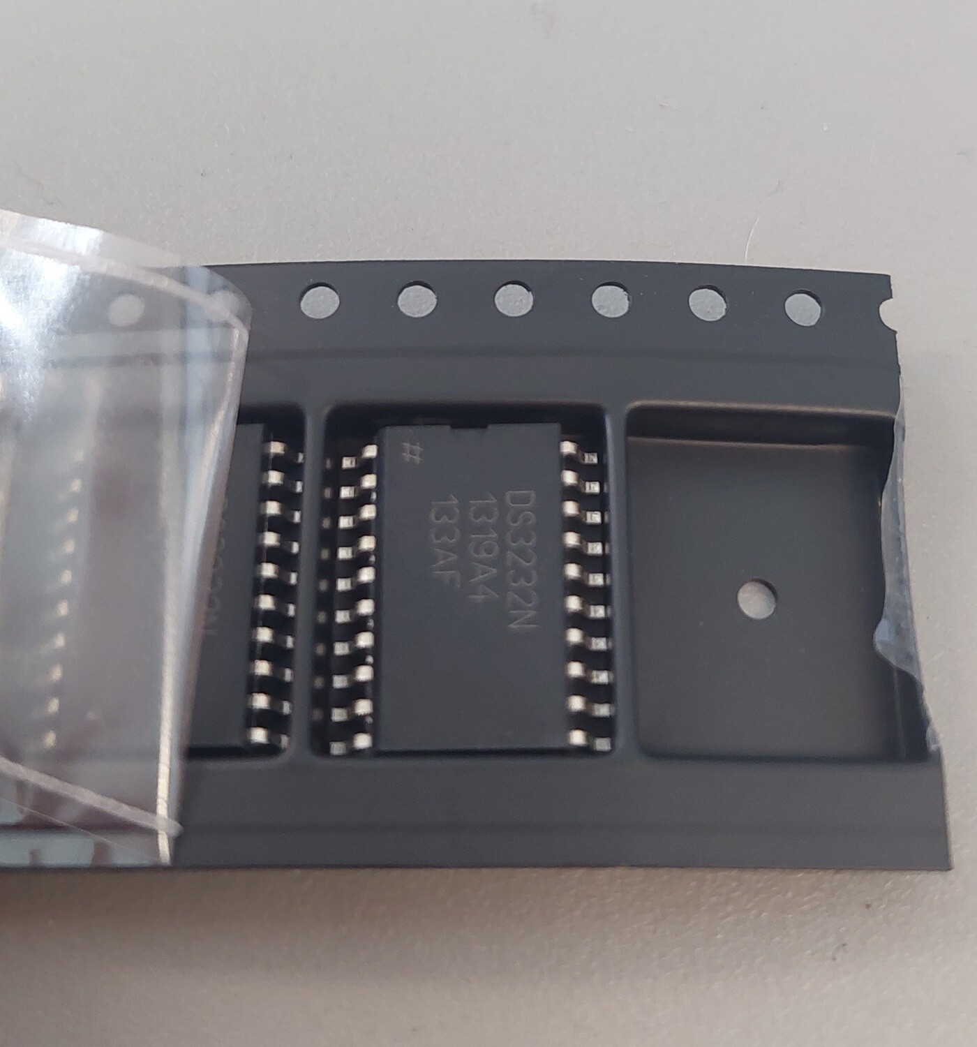 IC SMD DS3232SN  SO020-300 Extremely Accurate I2C RTC with Integrated Crystal and SRAM