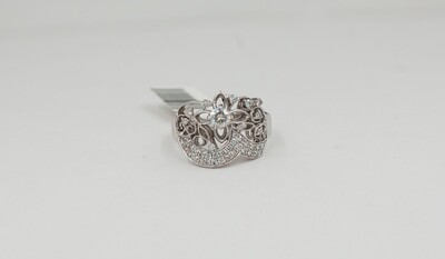 14kw .63cttw/.25ct center round brilliant flower & millgrain diamond ring