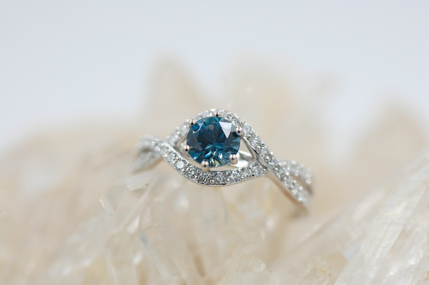 MT sapphire/diamond ring - 14kw (3/4ct saph/1/3cttw diamonds)