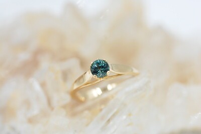 MT sapphire solitaire ring - 14ky .62ct round green saph