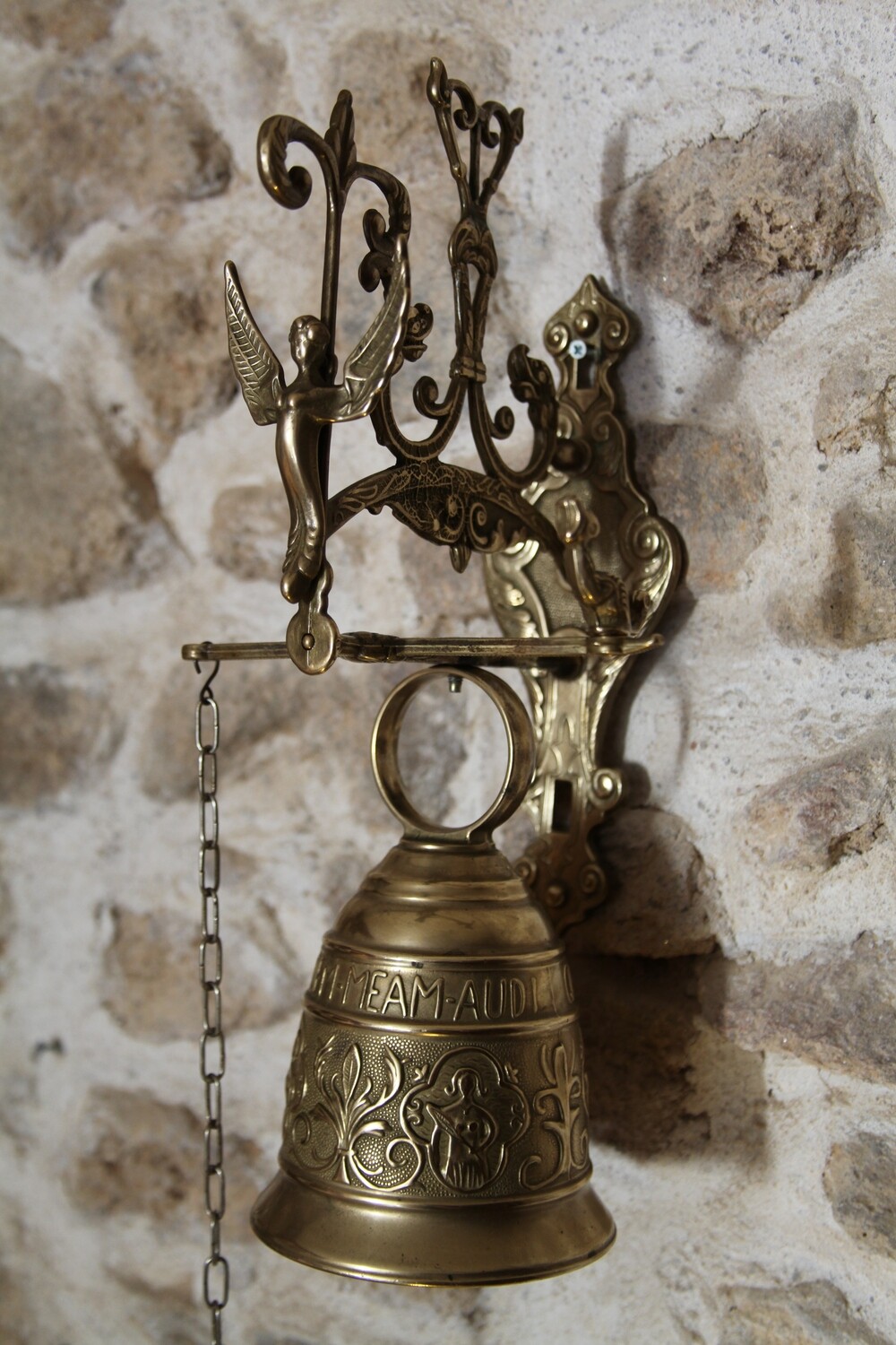 Ancienne Cloche de Porte d'Église - Qui Me Tangit : Vocem Meam Audit -  Bronze - Début XXe