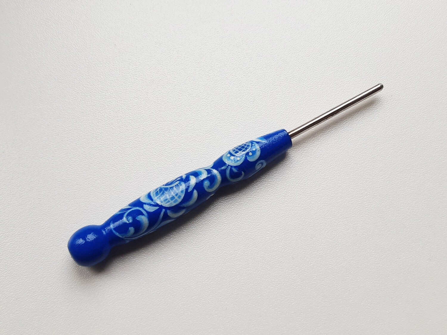 A Tool Used to Make Picots Consistent / Picot Gauge 2.6 mm Painted Gzhel on Blue