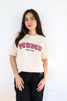 T-shirt "MoMo College"
