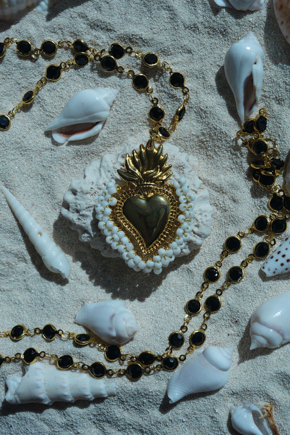 Collana Nera Cuore Bianco