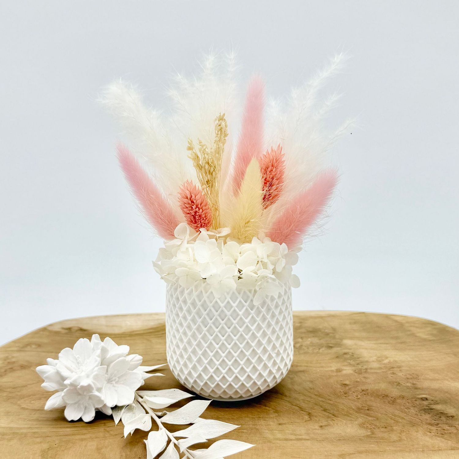 Vase "Riffel" mit Trockenblumen