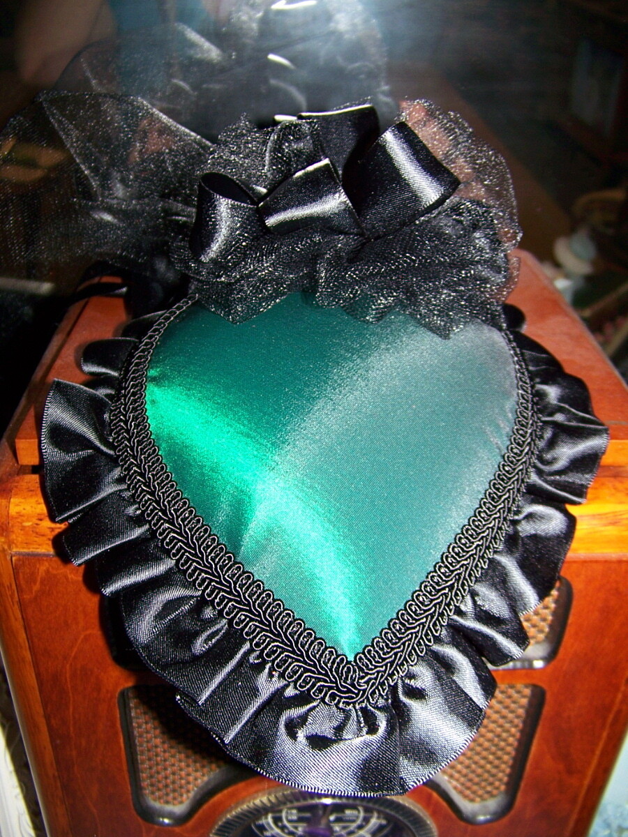 Ladies Civil War, Victorian Hat and Reticule,Hunter Green taffeta  Teardrop Hat with Black Satin Ruffle and Large Ribbon Rose