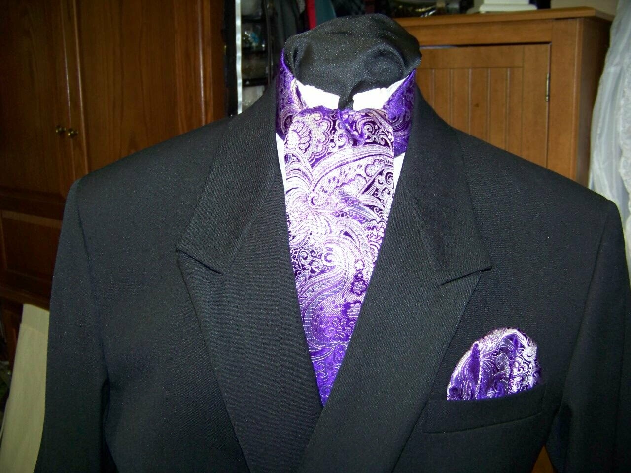 Men&#39;s Ascot tie or Cravat Purple and Silver metallic Floral Paisley print fabric 4&quot; x 57&quot; Men&#39;s Historical Wedding, cravat tie or pocket puff