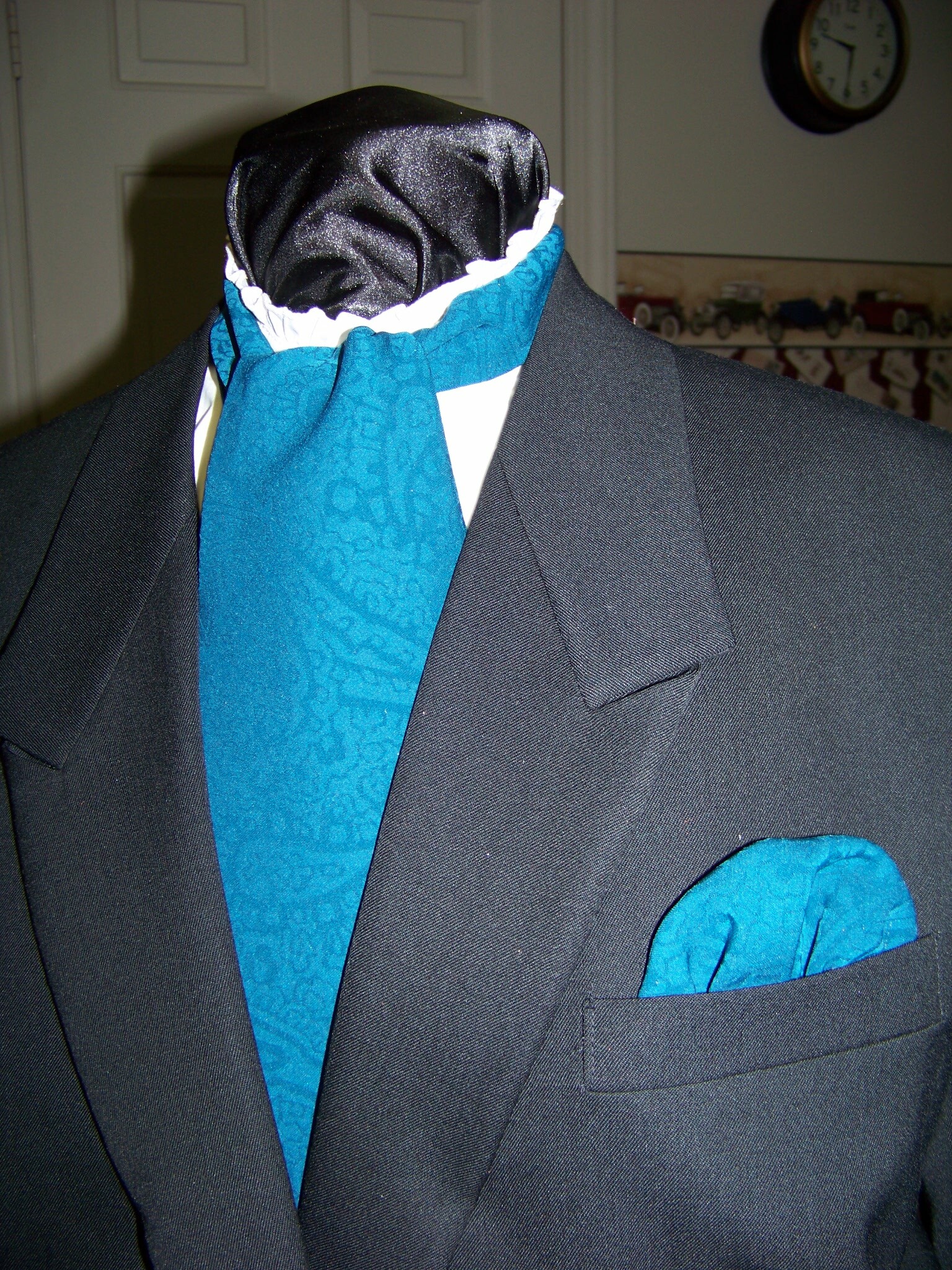 Ascot or Cravat teal paisley print 4" x 54" Men's Wedding, cravat tie or  matching pocket puff