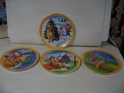 Vintage 1977 McDonald's plastic 10" plates set of 4 collectables never been used in Great shape Free Shipping