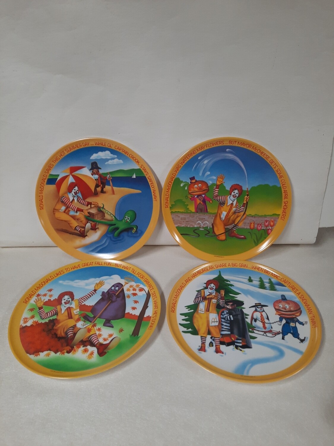 Vintage 1977 McDonald&#39;s plastic 10&quot; plates set of 4 collectables never been used in Great shape Free Shipping
