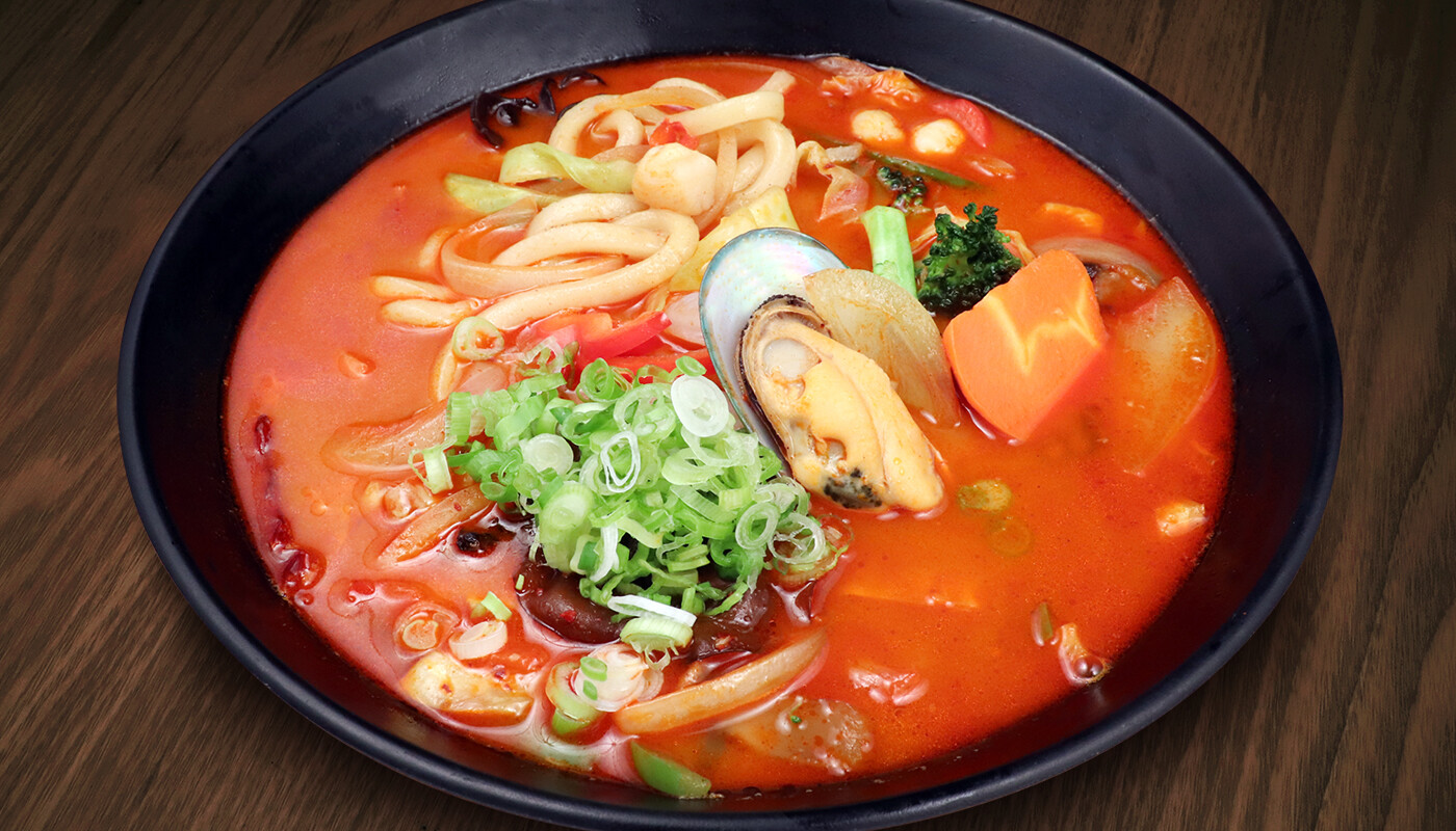 Delux Spicy Seafood Noodle Soup