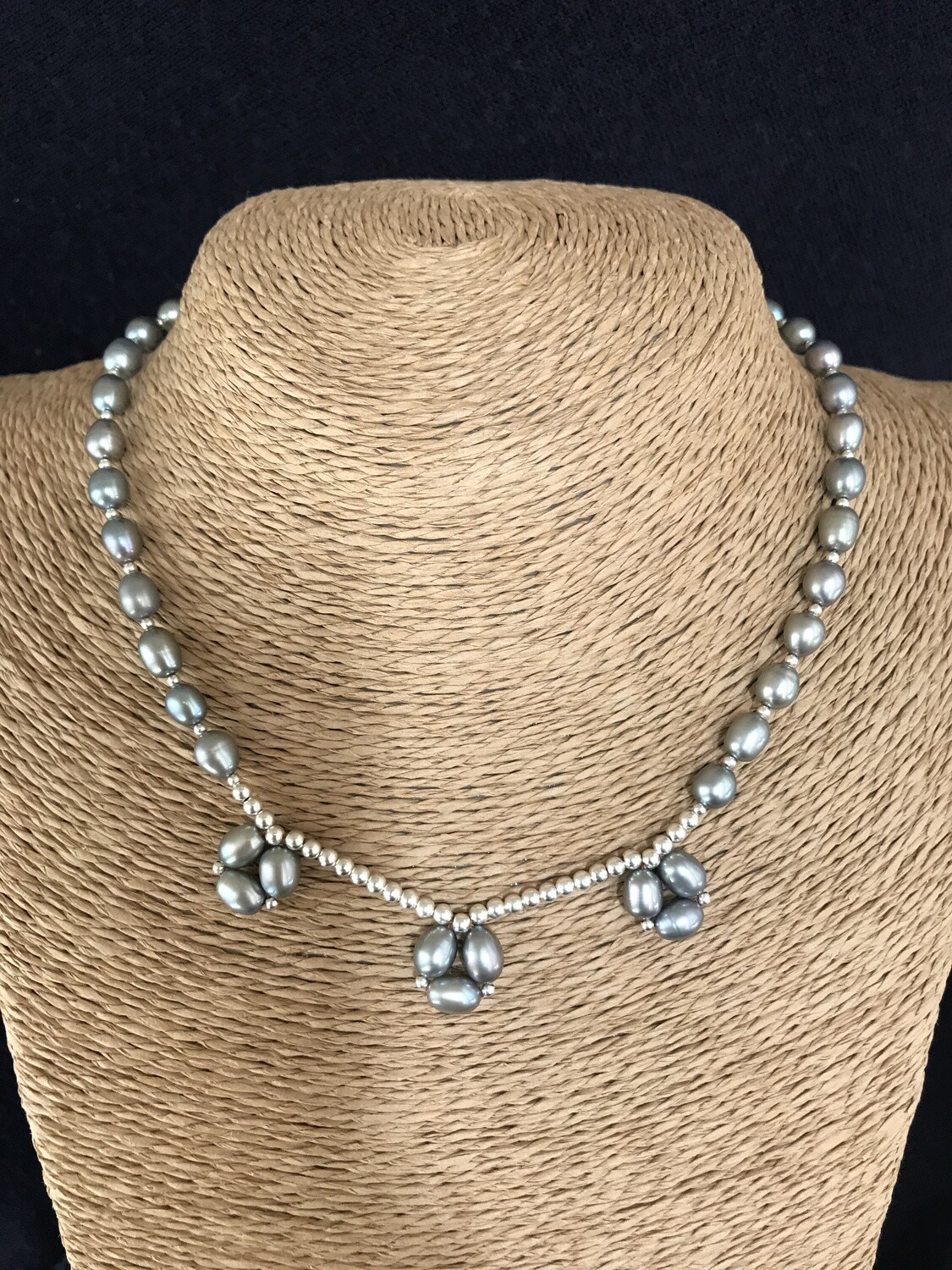 Grey bunch setting pearl necklace 18.5 inch