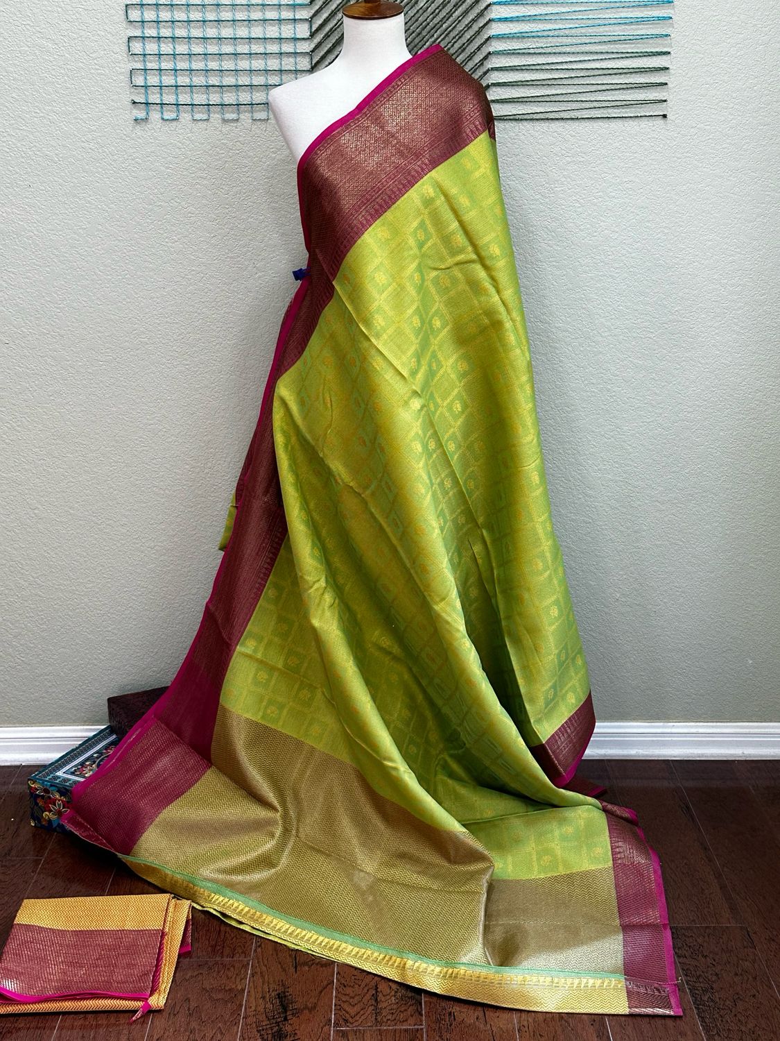 Saree &amp; Unstitched Blouse