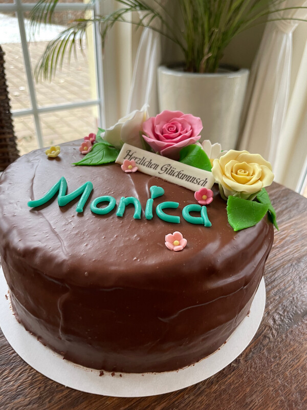 Festtagstorte (Geburtstag, Hochzeit, Jugendweihe, Goldene Hochzeit)