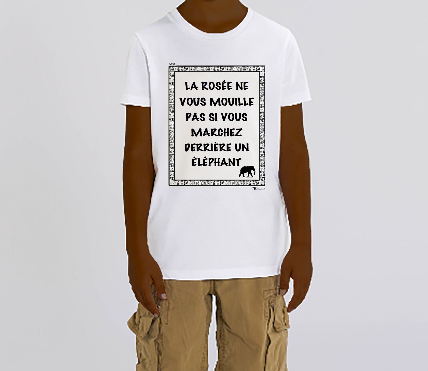 TEE SHIRT PROVERBE ET CITATION TOGO ELEPHANT, COULEUR: BLANC, FOND MOTIF: BLANC