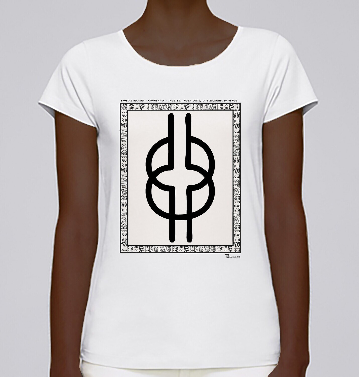 TEE SHIRT SYMBOLE ADINKRA  "NYANSAPO" SAGESSE -INGENIOSITE - INTELLIGENCE- PATIENCE, COULEUR: BLANC, FOND MOTIF: BLANC