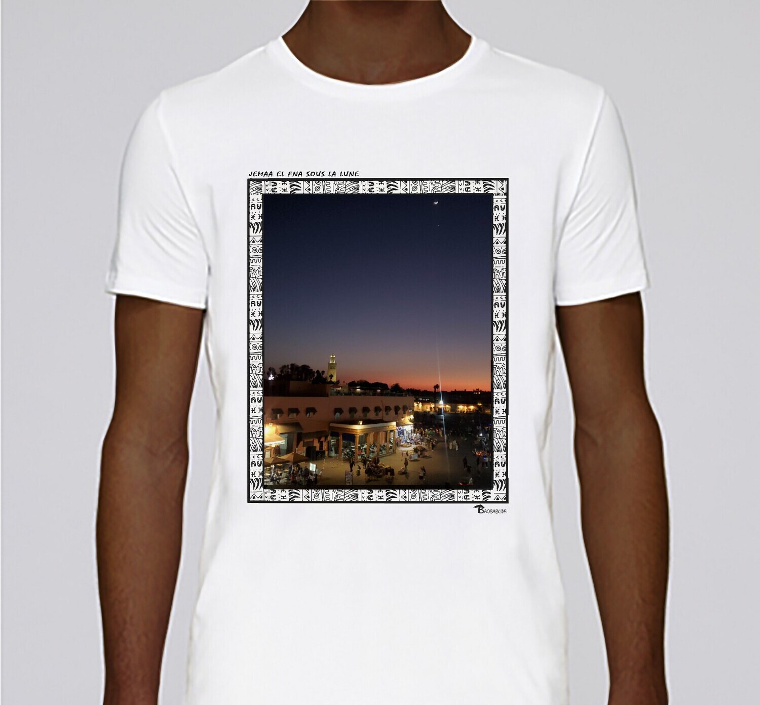 TEE SHIRT FREESTYLE ART "JEMA EL FNA SOUS LA LUNE", COULEUR: BLANC