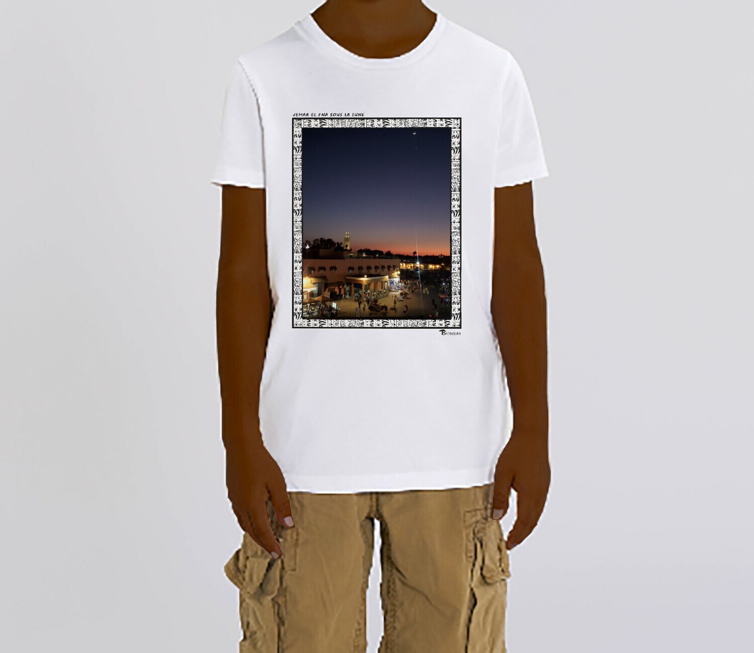 TEE SHIRT FREESTYLE ART "JEMA EL FNA SOUS LA LUNE", COULEUR: BLANC